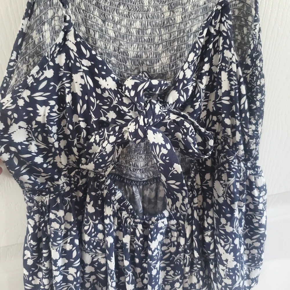 Floral Print Navy and White Women's Spaghetti Strap Scrunch/Flowy Top #MP - Picture 5 of 8
